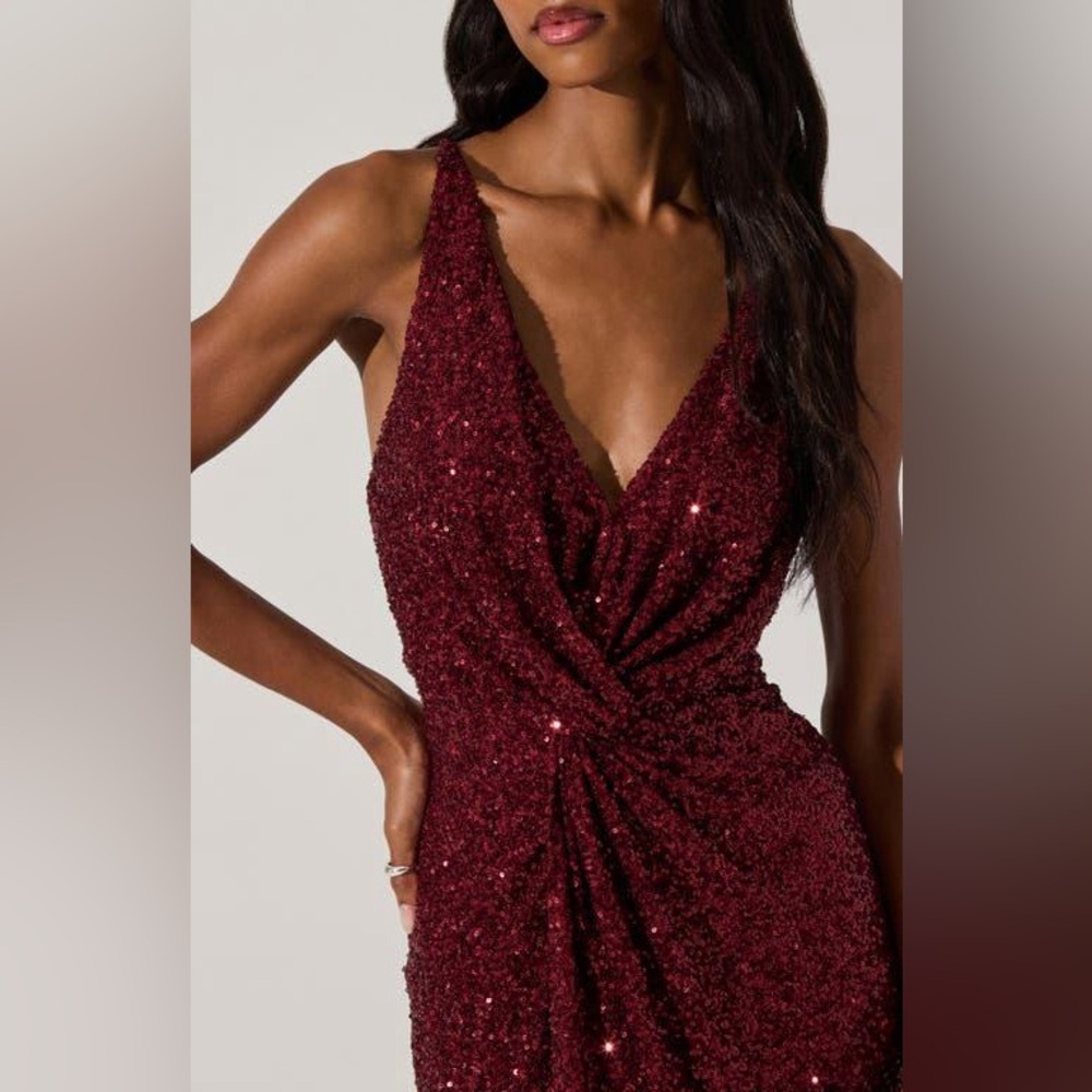 ASTR the Label Ila Velvet Mini Dress - Picture 3 of 3